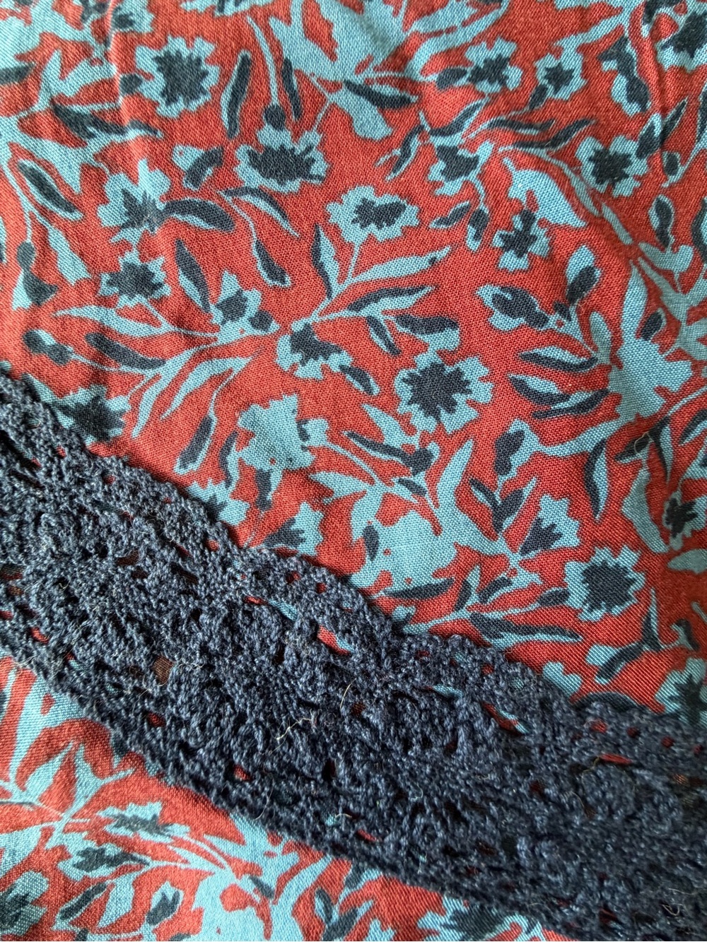 aerie Navy & Burgundy Floral Lace-Trim tank top - Picture 4 of 7